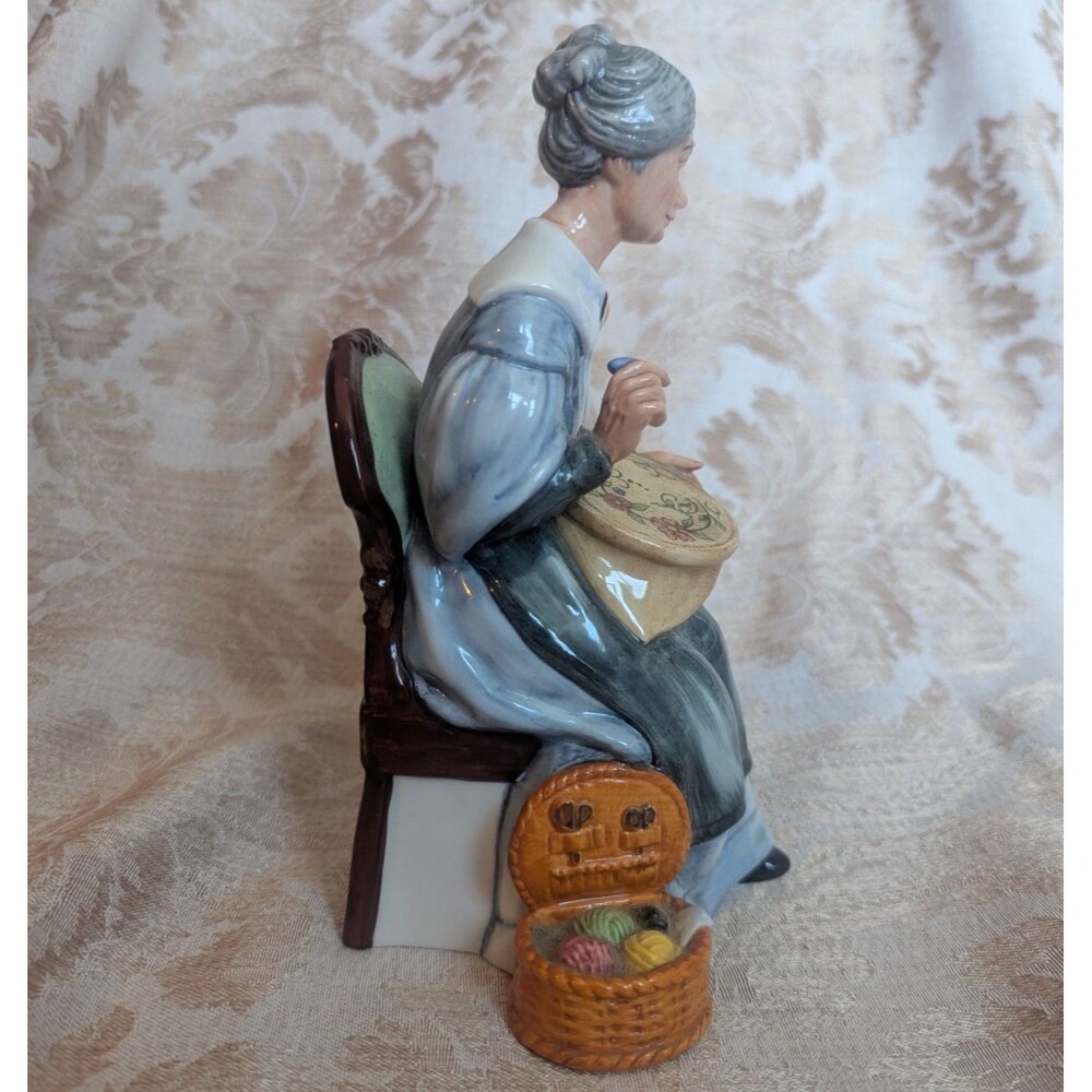Vintage 1979 Royal Doulton Porcelain Grandma 7.5' Figurine Embroidering HN2855 - Picture 8 of 9
